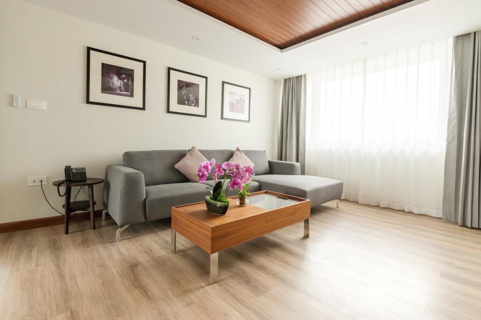 Mila Hotel Катманду Экстерьер фото